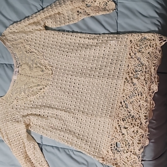 Umgee Tops - Umgee Cream/Beige Lace LS Tunic. Women's (L) Great/Gently Used Condition.‎